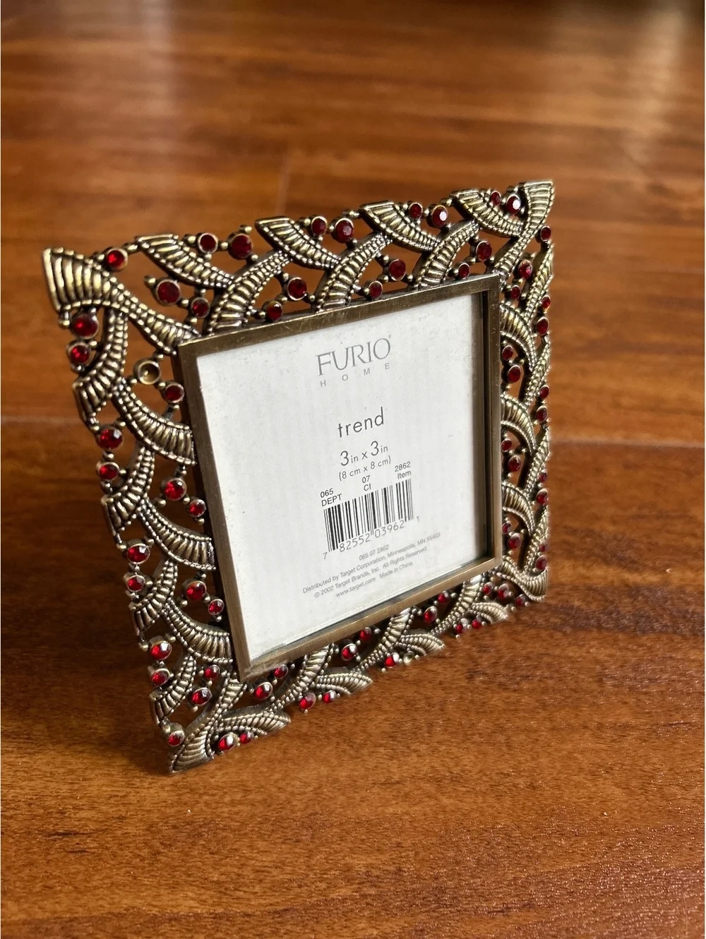Furio Home Trend 3x3 Inch Ornate Decorative Photo Frame with Red Accents